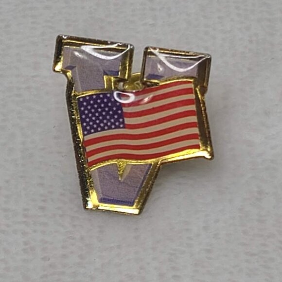 US Flag V for Victory Veterans Patriotic Lapel Pin - Picture 2 of 5